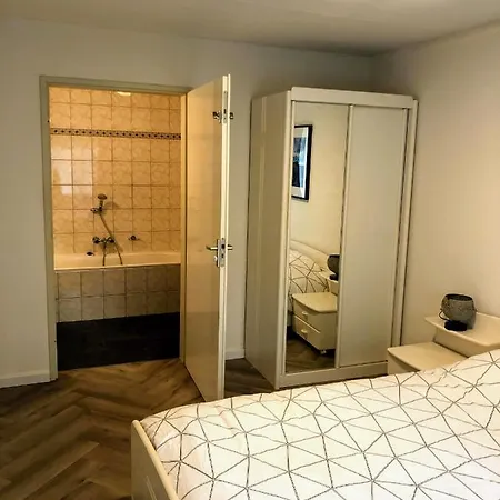 Bungalow Met Uitzicht Op Eigen Bos Casa de Férias *